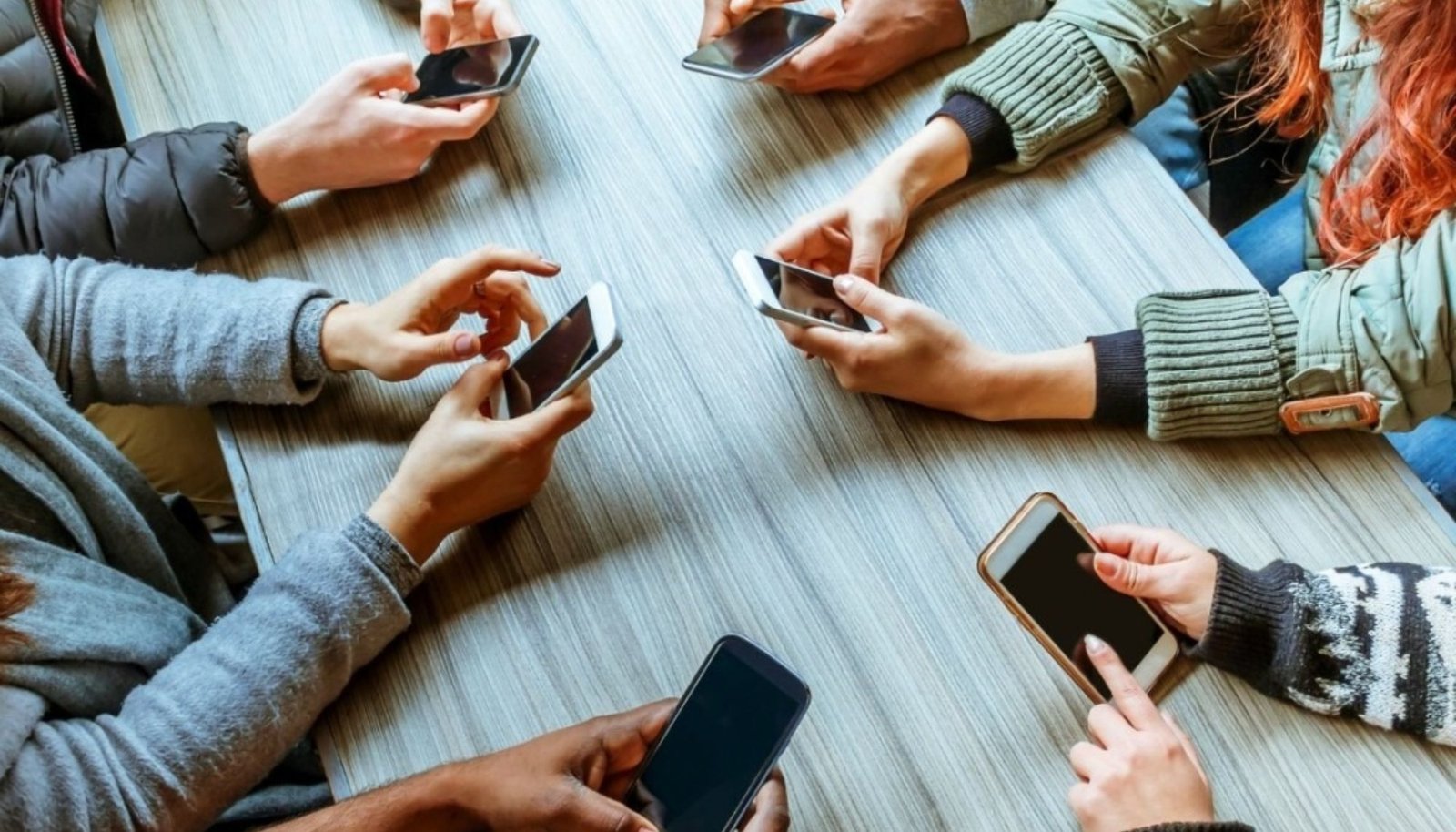 மலேசியர்கள் தினசரி 8 மணி நேரம் இணையத்தில் செலவிடுகின்றனர்