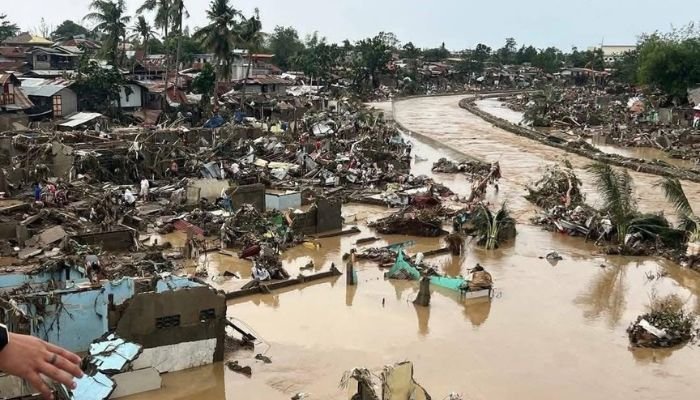 பிலிப்பைன்ஸ் புயலில் மரண எண்ணிக்கை 140 ஆக உயர்வு