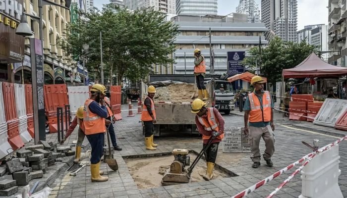 நில அமிழ்வு ஏற்பட்ட இடத்தில் பழுதுபார்ப்பு நிறைவு; மீண்டும் திறக்கப்பட்ட ஜாலான் மஸ்ஜித் இந்தியா