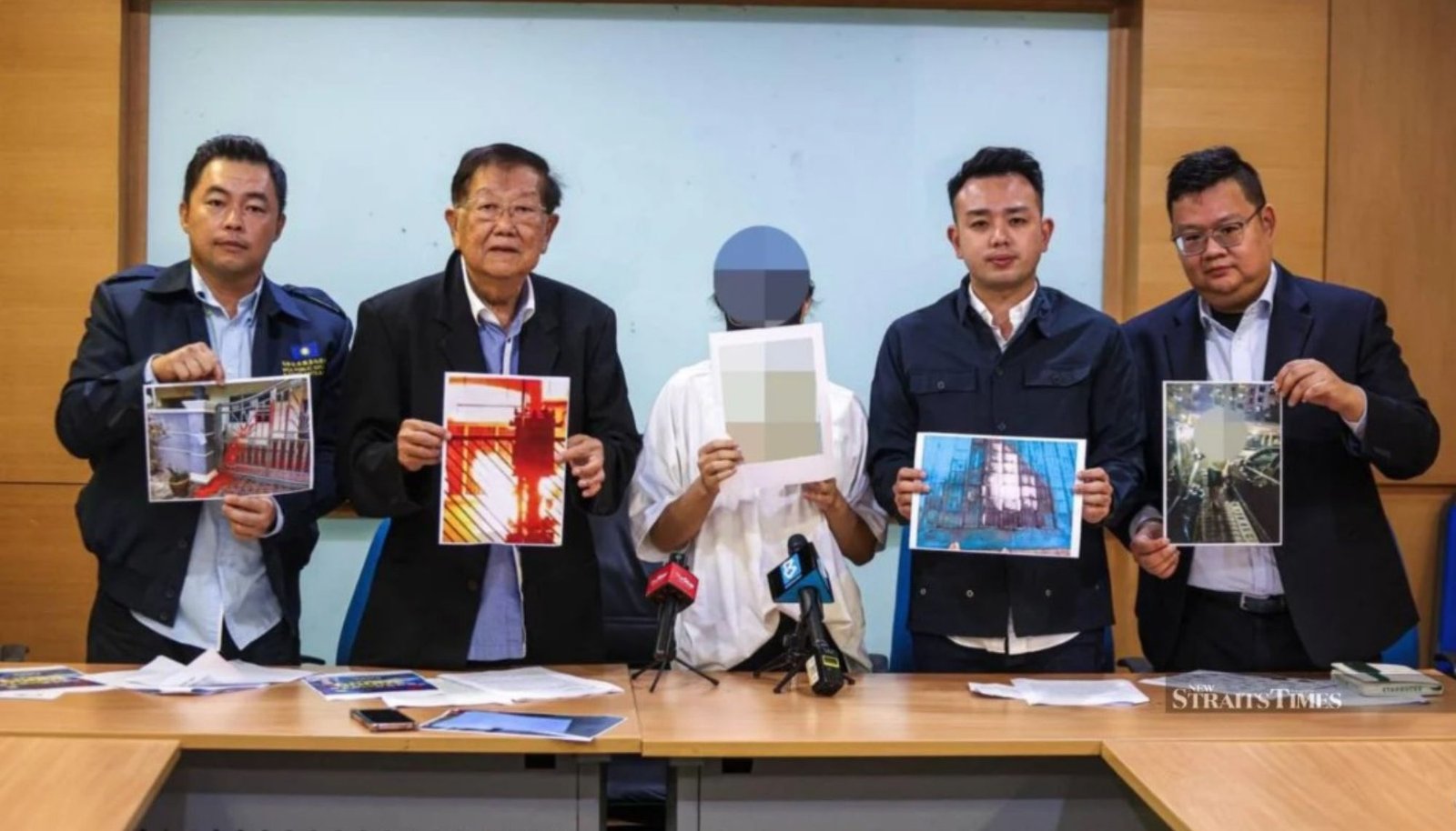 வட்டிக்கு  பணம் வாங்கிய தந்தை  புது மனைவியுடன் தலைமறைவு  இரு சகோதரிகளுக்கு வட்டி  முதலைகள் நெருக்கடி