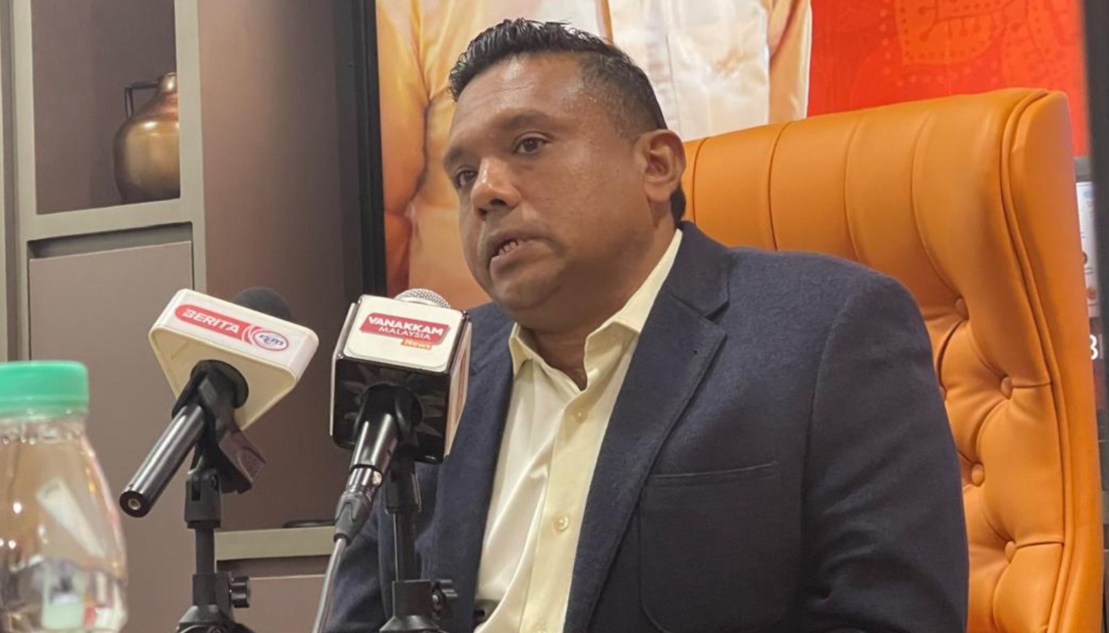 முருகனின் திருவுருவப்படம் பொறிக்கப்பட்ட பீட்சா பொட்டலங்களை மீட்டுக் கொள்ளும் US Pizza Malaysia