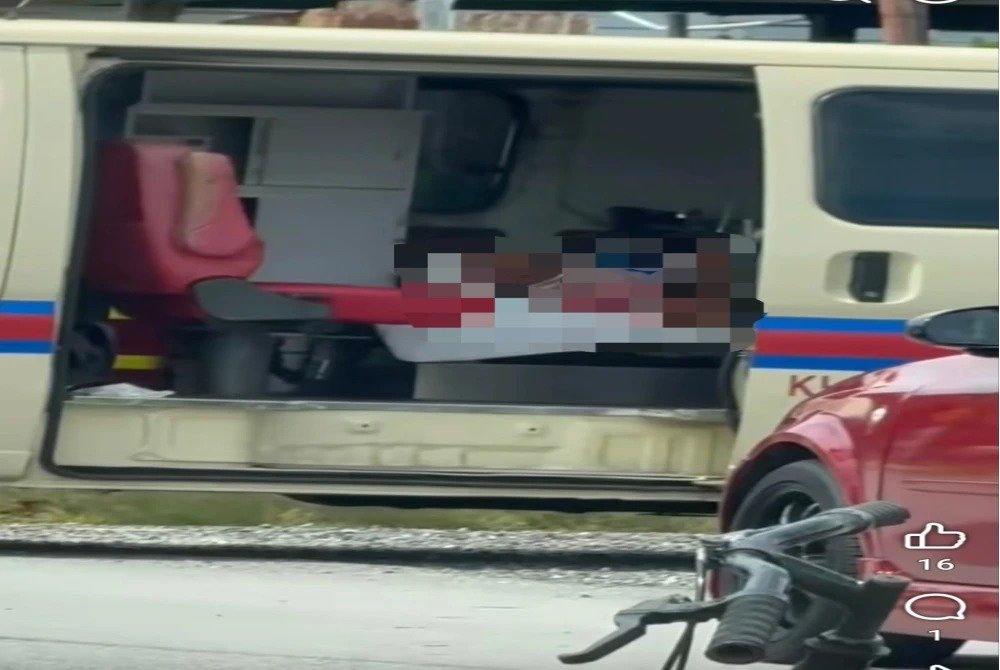 குளியலறை கதவை எட்டி உதைத்ததால் அண்ணன் – தம்பிக்கு இடையில் வெட்டுக் குத்து; ஆயர் தாவாரில் பயங்கரம்