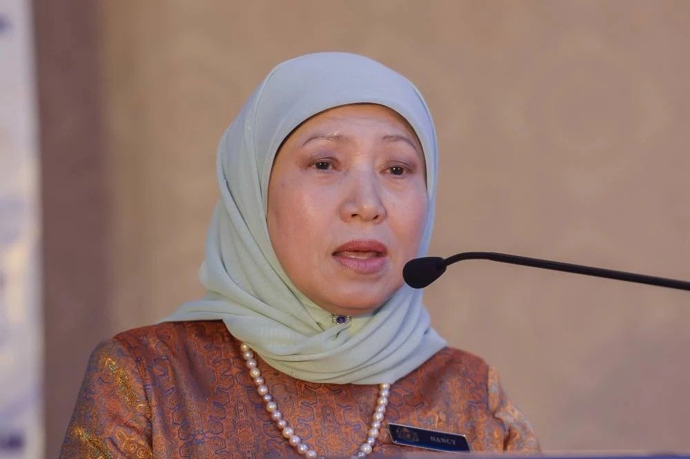 அதிர்ச்சி தகவல்; கடந்த 4 ஆண்டுகளில் சுமார் 17,000 பதின்ம வயதினர் திருமணம் புரியாமலேயே கர்ப்பம் – நேன்சி ஷுக்ரி