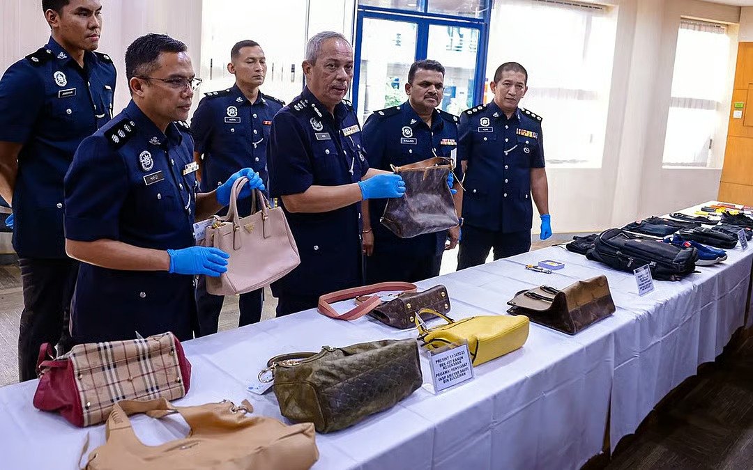 புத்ராஜெயாவில் சொகுசு வீட்டில் கொள்ளையடிக்கும் போது வசமாக சிக்கிய 3 பேர்