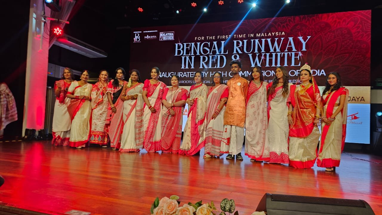 Lal Par Saree Walk’ நிகழ்வில் கலந்து கொண்ட 200-க்கும் மேற்பட்ட பெண்கள்;  மலேசிய சாதனை புத்தகத்தில் இடம்பெற முன்னெடுப்பு