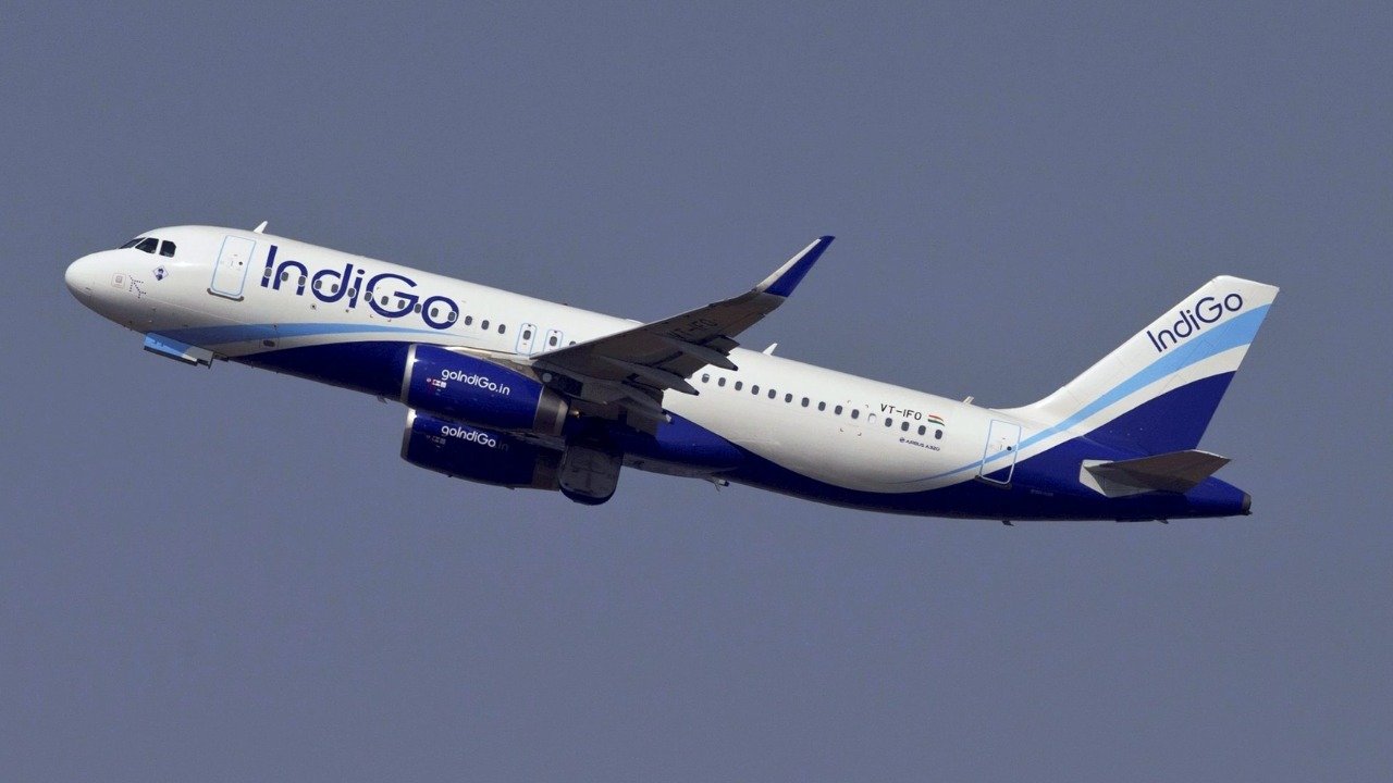 பயணிகளுக்கு 610 கோடி ரூபாயை திருப்பி செலுத்திய IndiGo விமான நிறுவனம்