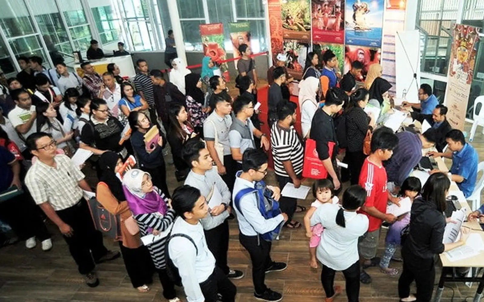 மறைக்கப்படும் வேலைகள், முறியடிக்கப்படும் கனவுகள்: வேலை தெரிவுநிலை சீர்திருத்தத்தைத் தொடர புத்ராஜெயாவுக்கு வலியுறுத்து