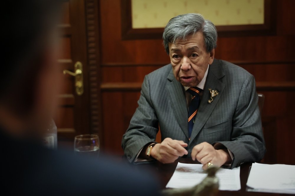 “இந்தப் பைத்தியக்காரத்தனத்தை நிறுத்துங்கள்”; இணையத்தில் இன, மத கேலிகளை கடுமையாக கண்டித்த சிலாங்கூர் சுல்தான்