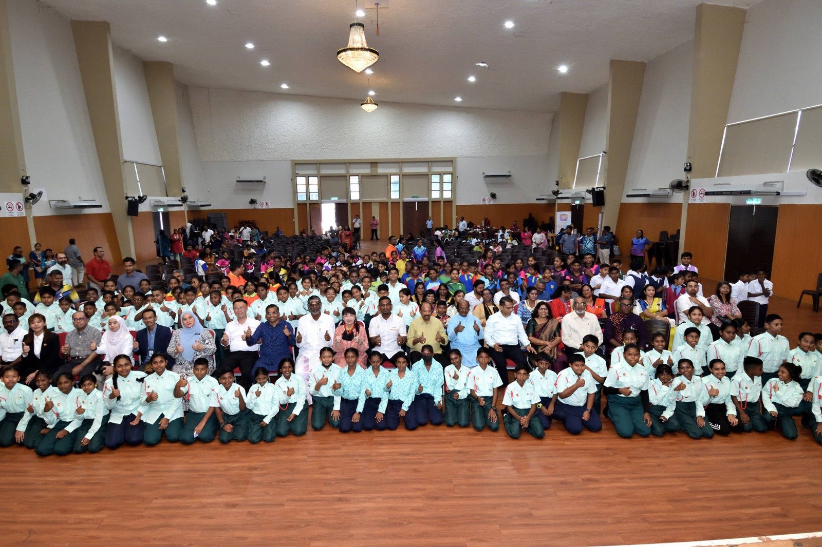 பினாங்கு இந்து அரப்பணி வாரியத்தின் 28 தமிழ்ப்பள்ளிகளைச் சேர்ந்த 283 B40 மாணவர்களுக்கு புறப்பாட சீருடைகள் அன்பளிப்பு