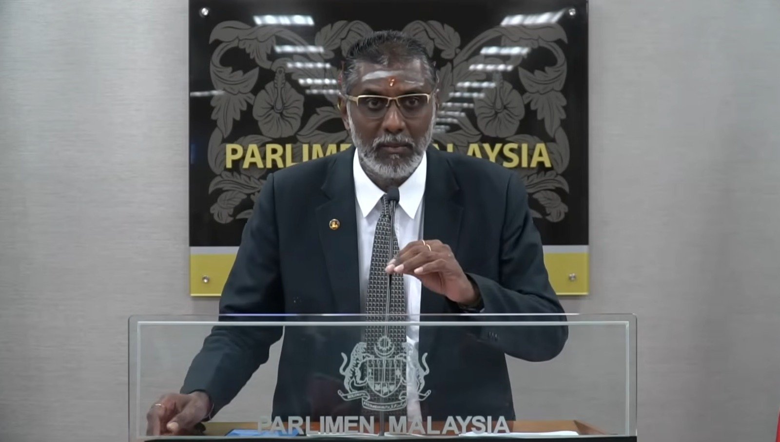 வழிபாட்டுத் தலங்கள் சட்டவிரோதக் கட்டுமானமா? பாஸ் எம்.பியை நாடாளுமன்ற உரிமைக் குழுவின் முன் நிறுத்த ராயர் கோரிக்கை