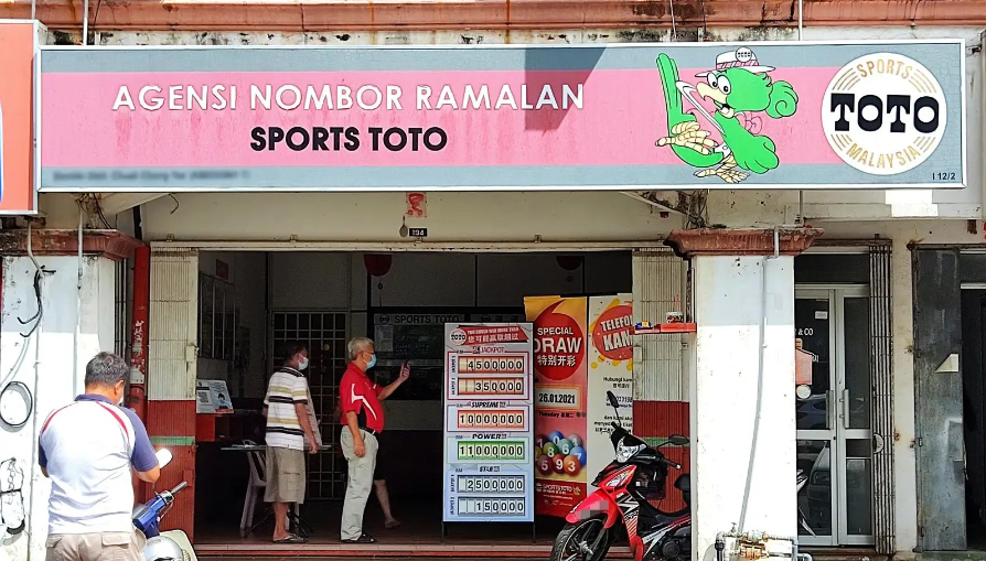 அடையாள அட்டையின் இறுதி 4 எண்களால் கிடைத்த அதிர்ஷ்டம்: சிலாங்கூர் தம்பதிக்கு RM23.53 மில்லியன் ‘அங்க்பாவ்’