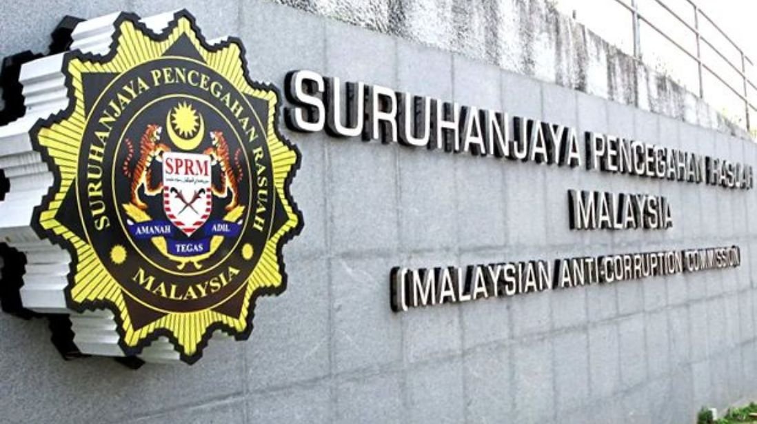 தொலைத்தொடர்பு நிறுவனத்தின் முன்னாள் இயக்குநர் கைது; RM 8 மில்லியன் லஞ்சப் புகார்