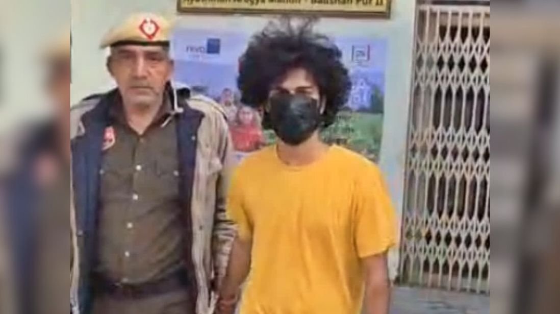 டெல்லியில் 19 வயது மாணவியின் அந்தரங்க பகுதியில் ‘sanitizer’-ஐ ஊற்றி எரிக்க முயன்ற ஆடவன் கைது