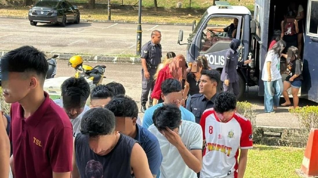 கரோவோக்கே இசை விடுதியில் சோதனை: 34 மியன்மார் பிரஜைகள், 2 உள்ளூர்வாசிகள் தடுத்து வைப்பு