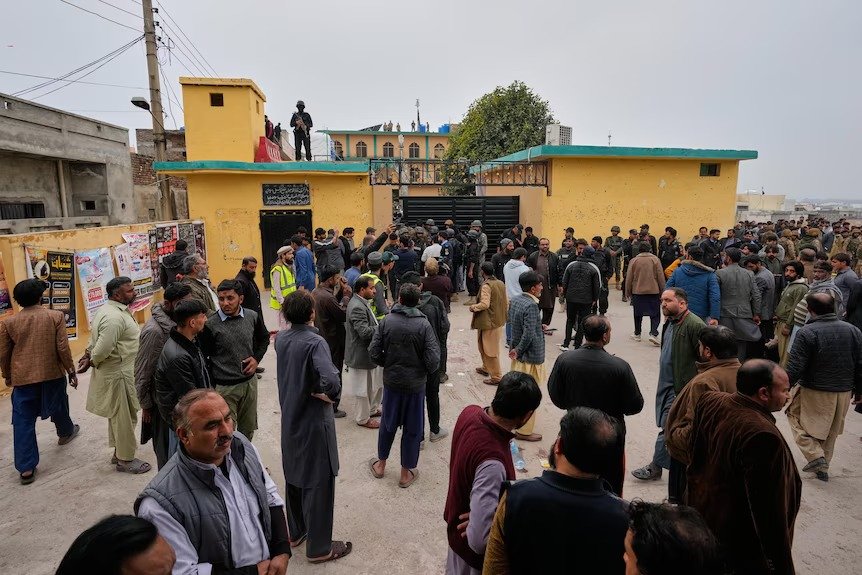 இஸ்லாமாபாத் பள்ளிவாசலில் தற்கொலை குண்டுவெடிப்பு; 31 பேர் பலி, 169 பேர் காயம்