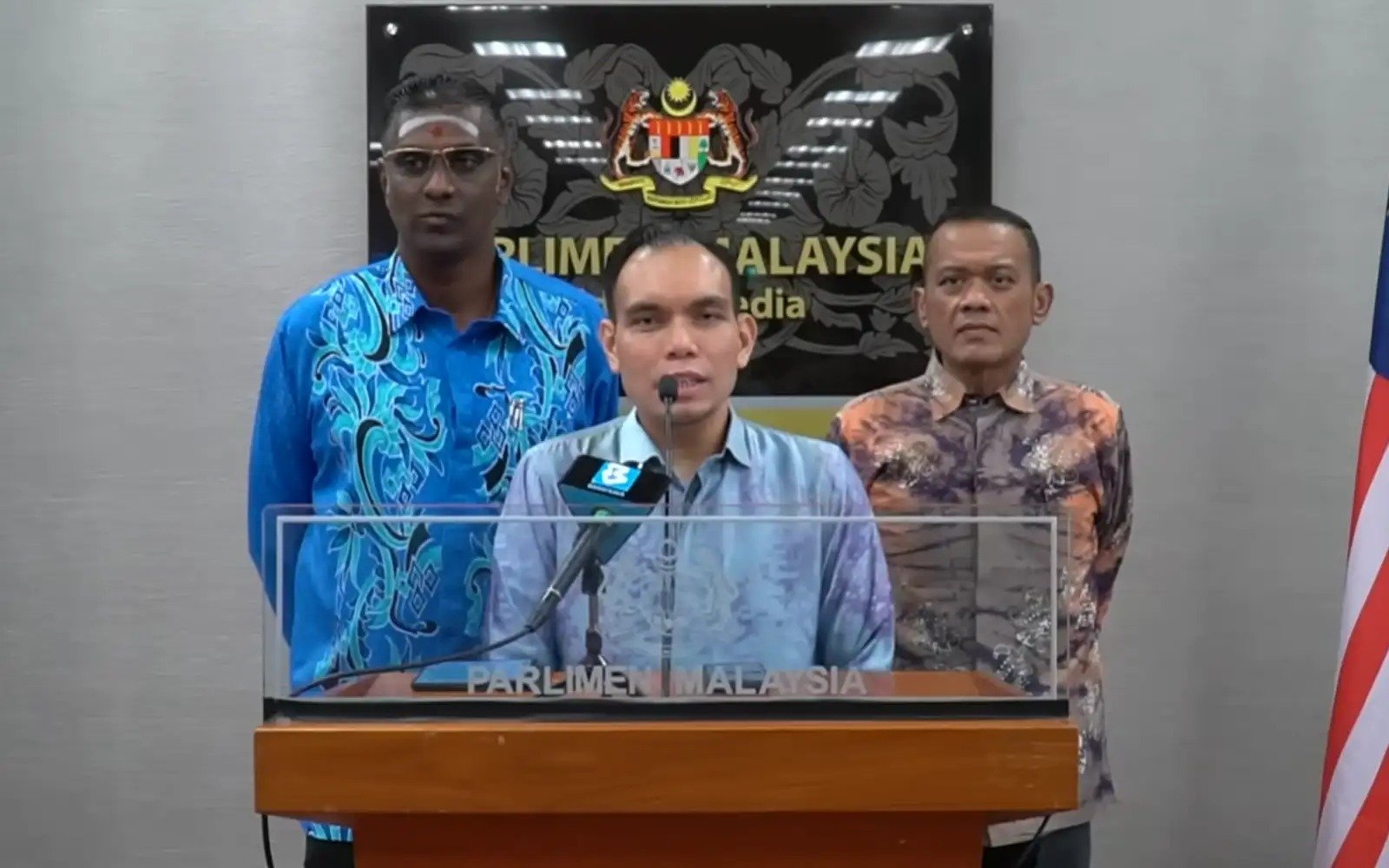 அனுமதியில்லாமல் கட்டப்பட்ட வழிபாட்டுத் தலங்கள்: உணர்ச்சிவசப்படாமல் நிதானம் காக்க மக்களுக்குக் கோரிக்கை