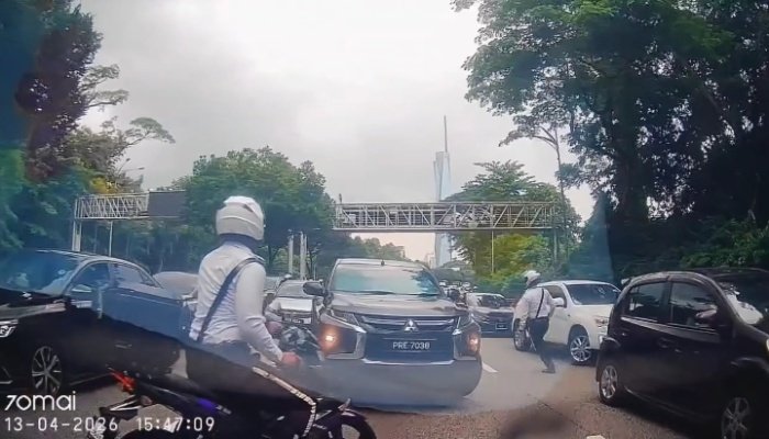 மனநல பாதிப்பு: அதிவேக துரத்தலுக்குப் பின் மூத்த போலீஸ் அதிகாரி கைது