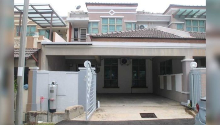 வேலை  வாய்ப்பு மோசடி மையமாக செயல்பட்ட வீட்டில்  அதிரடி சோதனை -இருவர் கைது