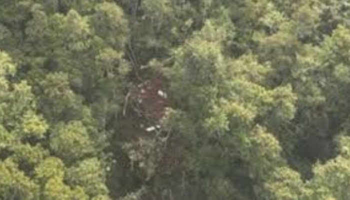 இந்தோனேசியா மேற்கு   கலிமந்தான் வட்டாரத்தில் ஹெலிகாப்டர் விபத்து -8 பேர் மரணம்