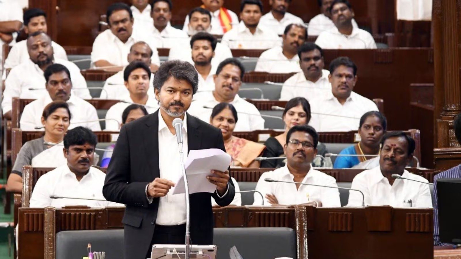 தவெக அரசு மீதான நம்பிக்கை வாக்கெடுப்பு; விஜய் தலைமையிலான அரசு 144 MLA-க்களின் ஆதரவுடன் வெற்றி