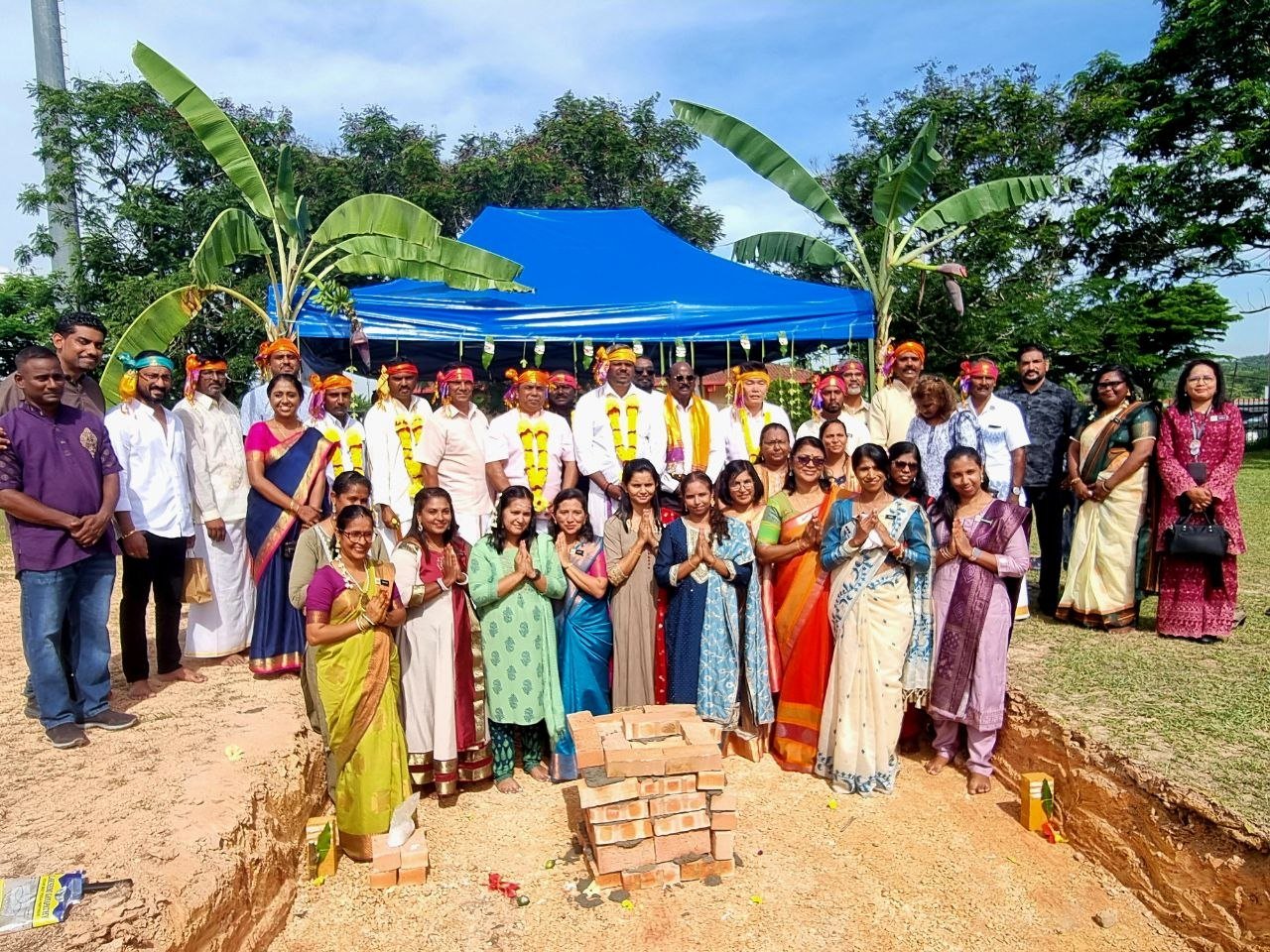 பண்டார் ஸ்பிரிங்ஹில் தமிழ்ப்பள்ளியில் திறந்த வெளி மண்டபத்திற்கான  அடிக்கல் நாட்டு விழா சிறப்பாக நடந்தேறியது