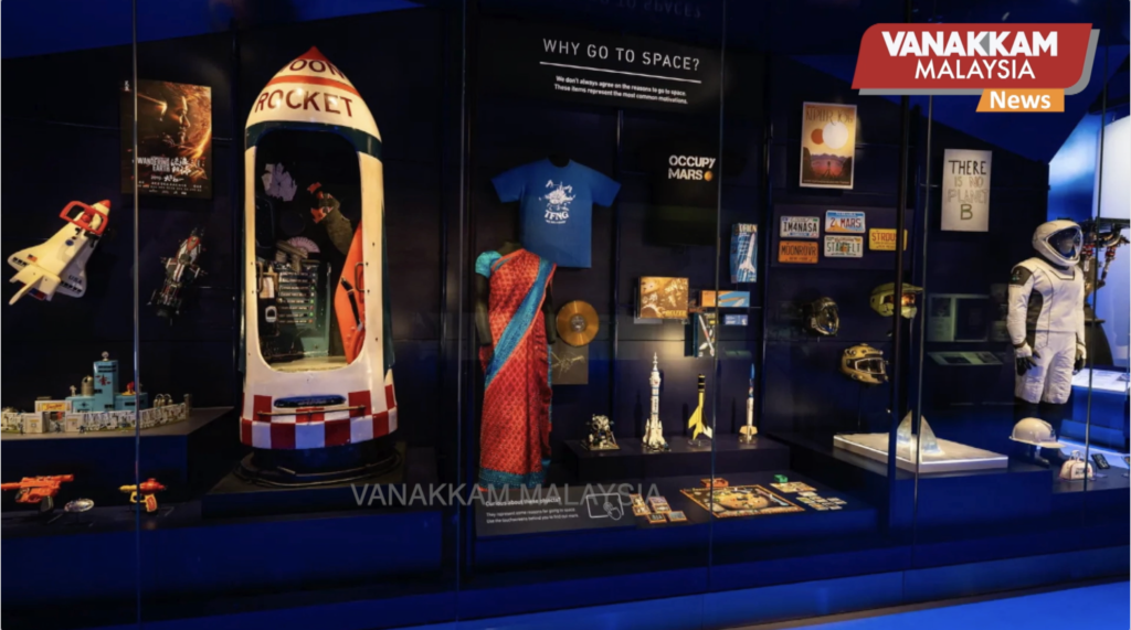இஸ்ரோ முதல் வாஷிங்டன் வரை: விண்வெளி மையத்தில் காட்சிக்கு வைக்கப்பட்ட இந்தியப் பட்டுச்சேலை